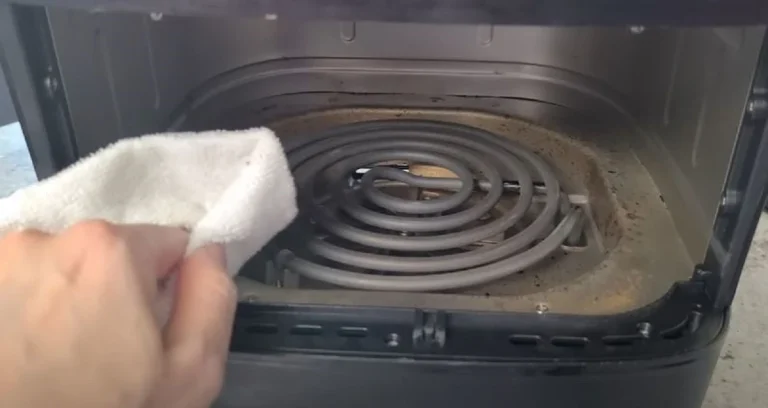 cleaning air fryer
