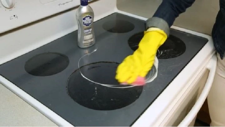 Cleaning Glass Stove Tops with Bar Keepers Friend